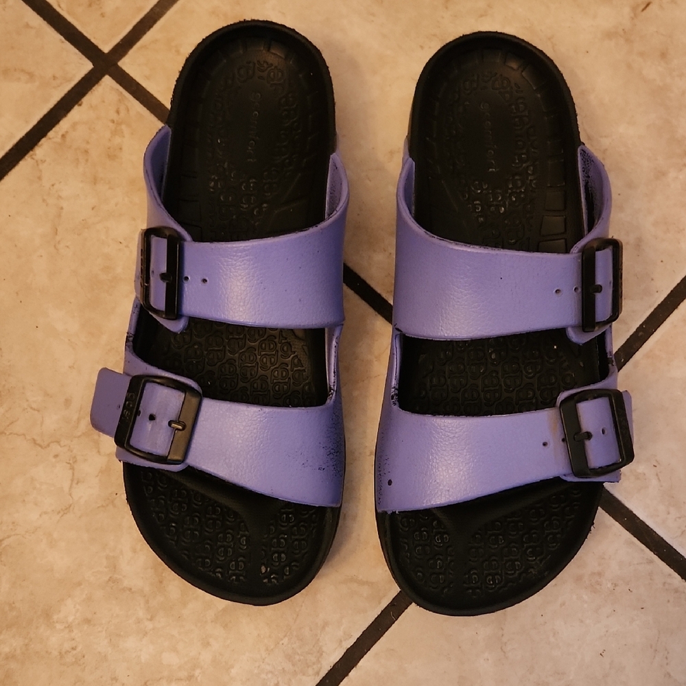 Gravity Defyer Womens purple sandals Size 11